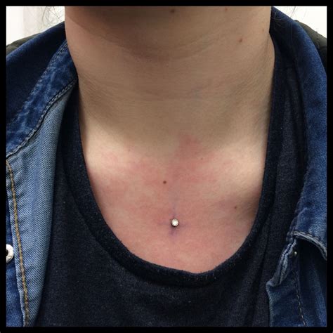 Piercing superficiale sul petto: come realmente entra in proprio